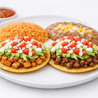 Dos Tostadas Con Frijoles, Lechuga, Queso Y Crema