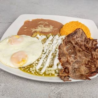 Chilaquiles Con Bistec (Verdes / Rojos)