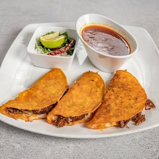Order De 3 Quesabirrias Con Consomé / Order of 3 Quesabirrias with Broth